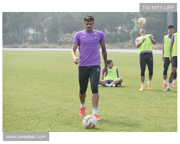 中国男篮新阵容亮相 世预赛备战进入关键阶段