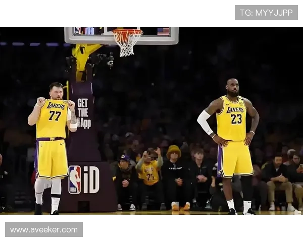 湖人逆转勇士詹姆斯关键时刻爆发引领西部格局新变季后赛形势引热议