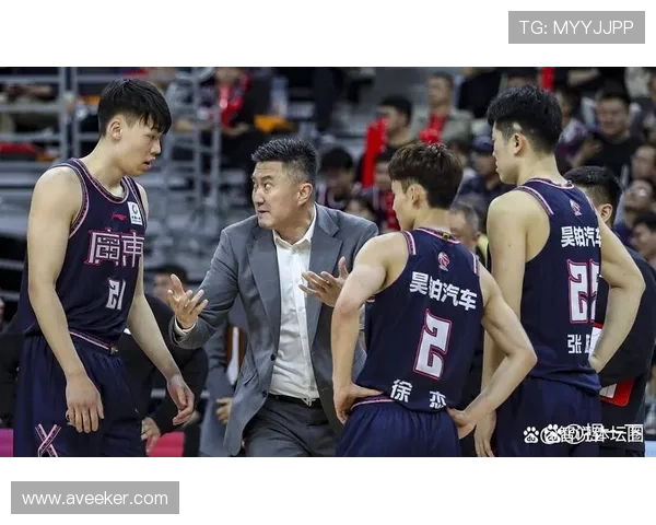 篮坛最新风云：多队鏖战季后赛席位争夺愈发白热化联盟格局或将生变